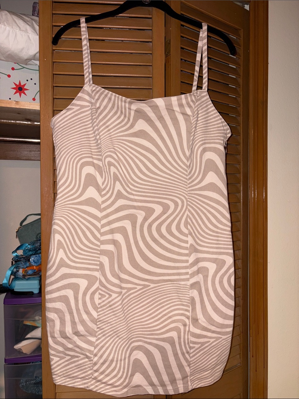 Spiral Wave Print Slip Dress - tan/cream